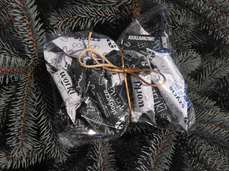 images/Realizacje/krowki_piernikowe_czekolada_z_pomarancza_swiateczne_z_logo_reklamowe_Siechnice.png#joomlaImage://local-images/Realizacje/krowki_piernikowe_czekolada_z_pomarancza_swiateczne_z_logo_reklamowe_Siechnice.png?width=750&height=562