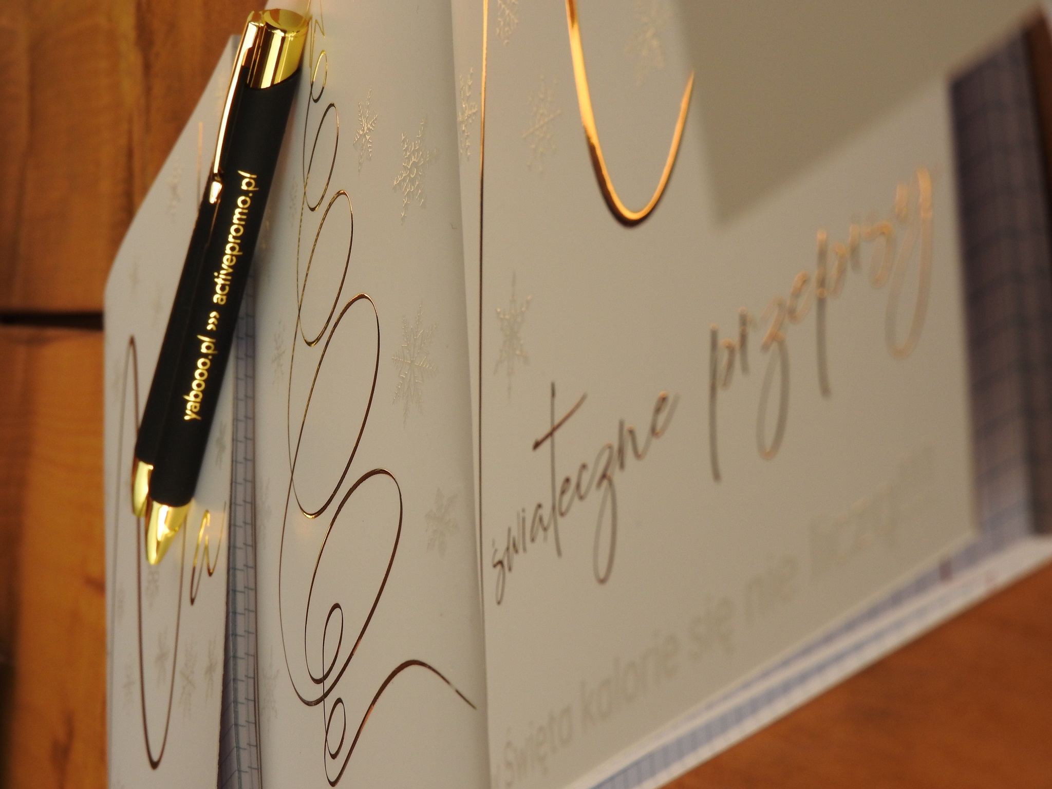 images/Realizacje/lakier%20wybiorczy%20uv%20i%20zlocenie.jpg#joomlaImage://local-images/Realizacje/lakier wybiorczy uv i zlocenie.jpg?width=2048&height=1536