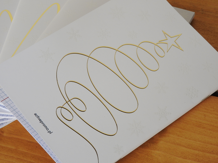 images/Realizacje/zeszyt_notes_w_kratke_indywidualny_nadruk_reklamowy_canva_zloceniem_activepromo_Siechnice_Wroclaw_Olawa.png#joomlaImage://local-images/Realizacje/zeszyt_notes_w_kratke_indywidualny_nadruk_reklamowy_canva_zloceniem_activepromo_Siechnice_Wroclaw_Olawa.png?width=750&height=562